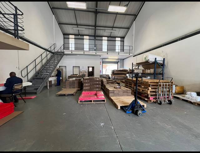 252M² WAREHOUSE TO LET IN HENNOPSPARK